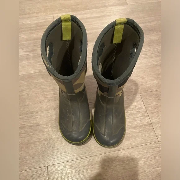 BOGS classic boots kids size 11 - Picture 2 of 7